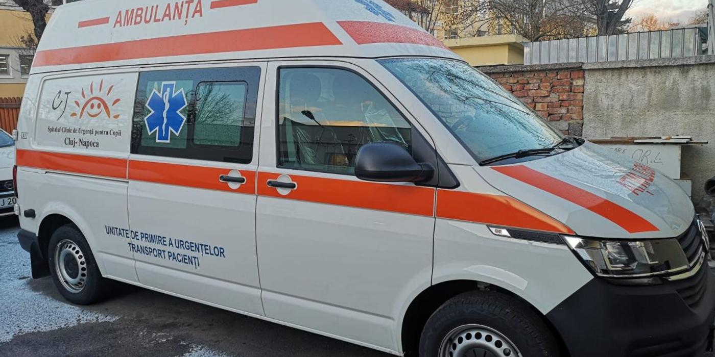 O nouă ambulanță care a intrat în dotarea Spitalului Clinic de Urgență pentru Copii din Cluj-Napoca