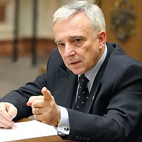 Isărescu crede că educația financiară este o prioritate în contextul global actual