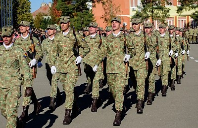 Se fac recrutări în Armată. Unde se vor antrena noii recruți și câți bani vor primi pe lună