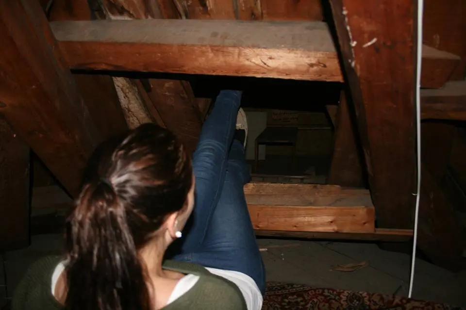 Cum arata o camera secreta din pod, ascunsa din timpul celui de-al Doilea Razboi Mondial