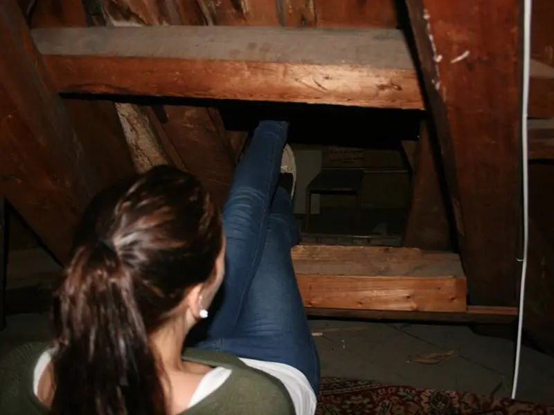 Cum arata o camera secreta din pod, ascunsa din timpul celui de-al Doilea Razboi Mondial