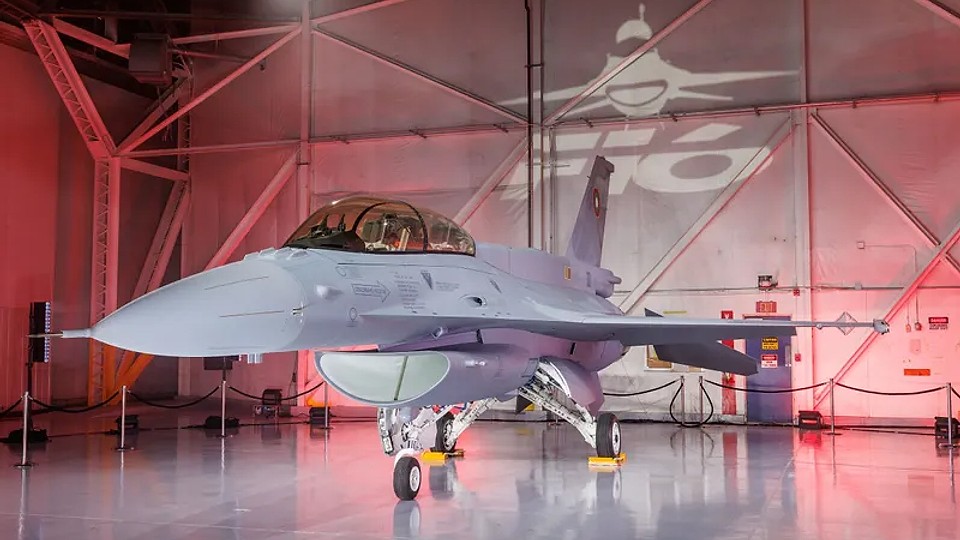 Primul F-16 Block 70, livrat Bulgariei. Costă 208.000.000$. România are 33 de avioane, dar nu noi