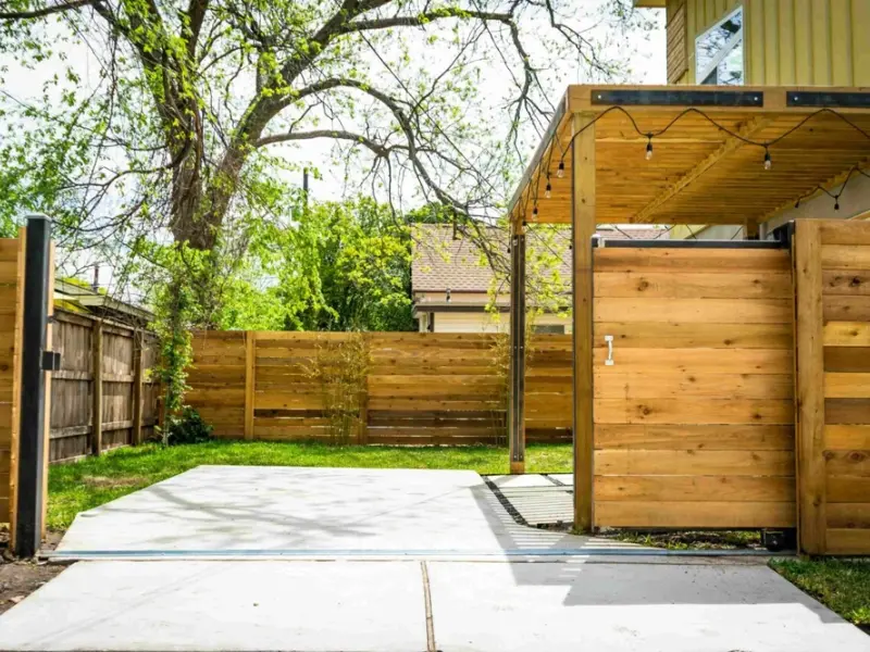 Cum alegi poarta potrivită pentru curtea ta. 4 lucruri de care să ții cont