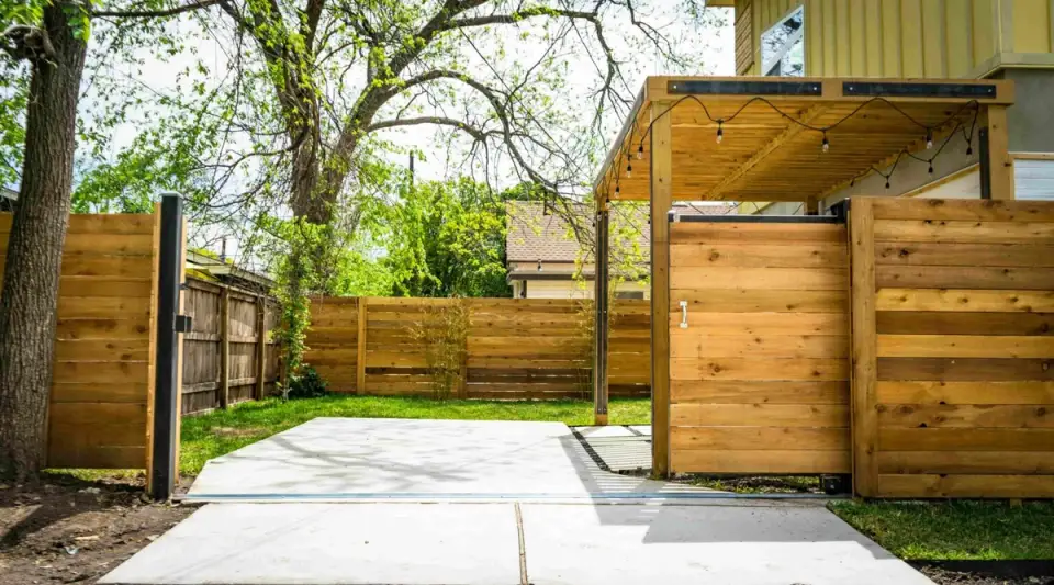 Choosing the Right Gate for Your Yard: 4 Things to Consider