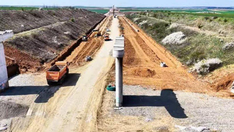 Autostrada Transilvania: Se pregătește asfaltul pe lotul Chiribiș–Biharia! Când vom circula neîntrerupt până la graniță?