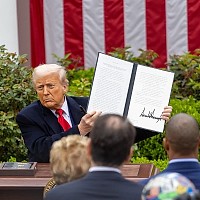 Un tribunal comercial american a decis că Trump și-a depășit atribuțiile impunând taxe vamale. „Ordinele tarifare și cele de represalii depășesc orice autoritate acordată președintelui”, spun judecătorii