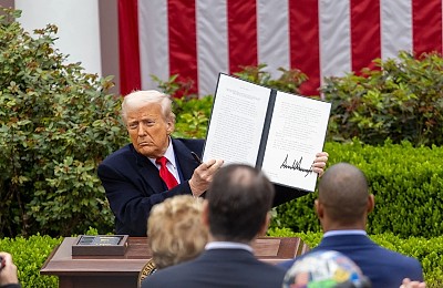Un tribunal comercial american a decis că Trump și-a depășit atribuțiile impunând taxe vamale. „Ordinele tarifare și cele de represalii depășesc orice autoritate acordată președintelui”, spun judecătorii