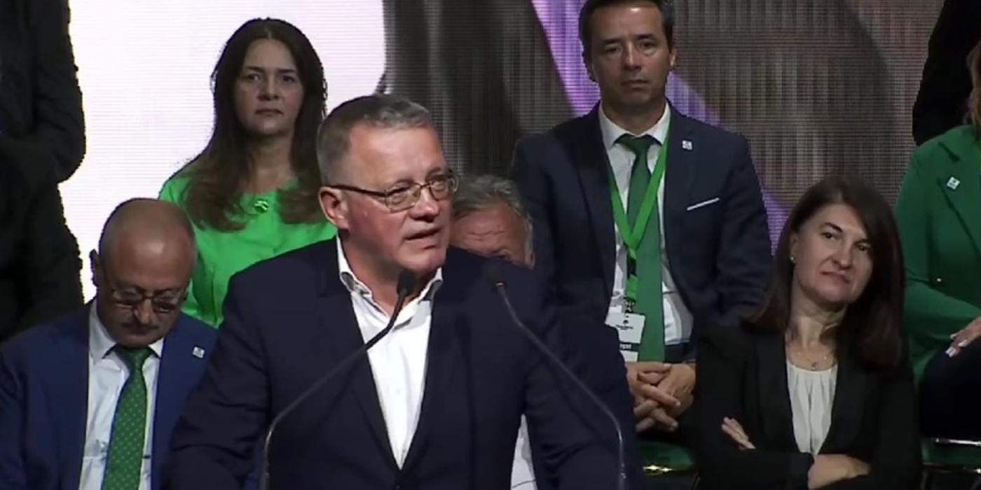 Fostul ministru Adrian Oros, despre Ciolacu: Un băieţaş gonflat de scribi bine plătiţi şi protejat de băieţii deştepţi, ajutat să-şi elimine adversarii din partid, adversari care, culmea, aveau şi avantajul nedrept al bacalaureatului