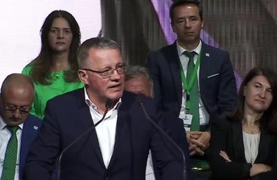 Fostul ministru Adrian Oros, despre Ciolacu: Un băieţaş gonflat de scribi bine plătiţi şi protejat de băieţii deştepţi, ajutat să-şi elimine adversarii din partid, adversari care, culmea, aveau şi avantajul nedrept al bacalaureatului