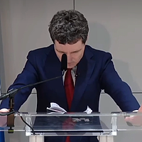 VIDEO | Nicușor Dan a avut un alt blocaj mental: Președintele s-a pierdut la o întrebare simplă, a pus capul în pământ și a început să gesticuleze bizar din mâini. După secunde bune a reușit să articuleze câteva cuvinte
