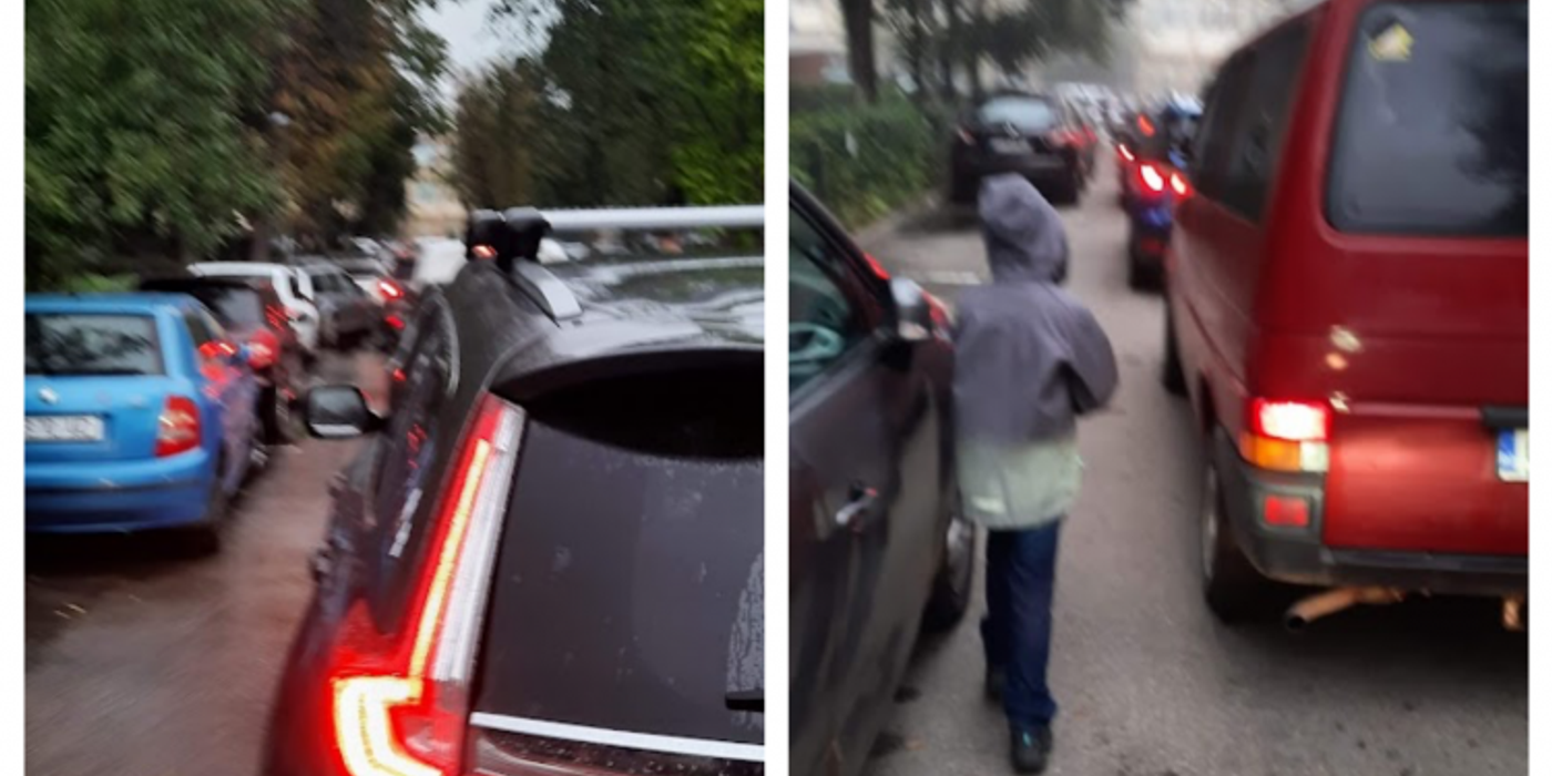 Elevii care trebuie să ajungă la Școala Gimnazială „Nicolae Titulescu, nevoiți să meargă printre mașini deoarece nu există un trotuar