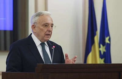 BNR: Capitalul fuge din România. Isărescu confirmă criza
