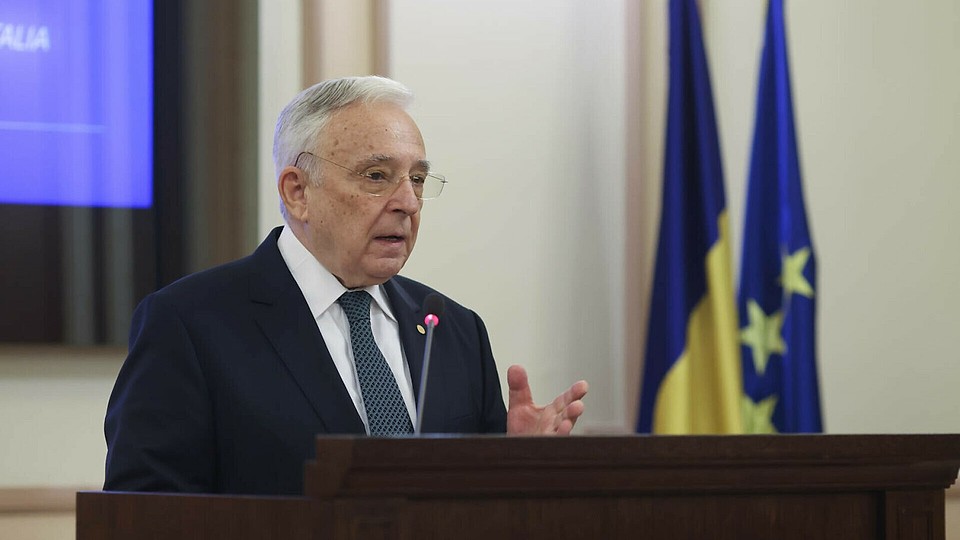 BNR: Capitalul fuge din România. Isărescu confirmă criza