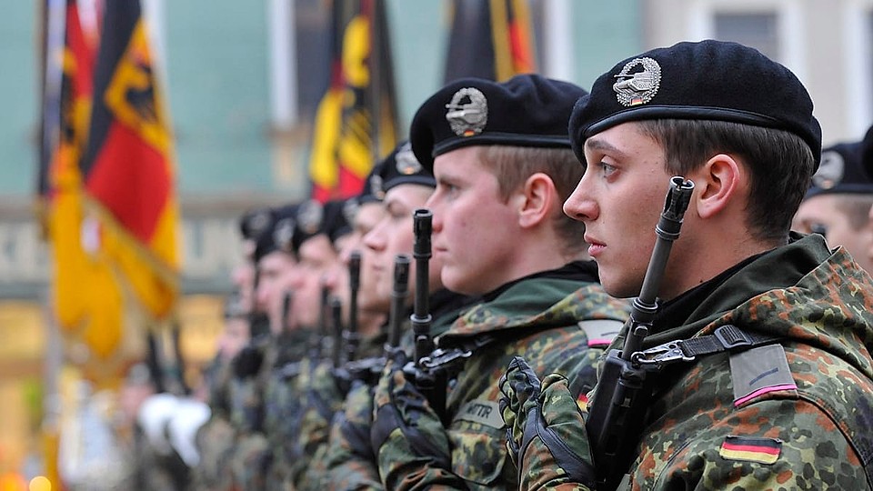 Germania testează reacția adolescenților la ideea războiului. Chestionar național, cu răspuns obligatoriu pentru băieți