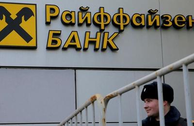 Acţiunile Raiffeisen au scăzut cu peste 15,5% în urma unei investigaţii a SUA privind achiziţia unei participaţii la o companie a magnatului rus Oleg Deripaska