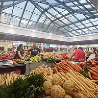 Zeci de spații comerciale din piețele din Sectorul 6, disponibile spre închiriere. Prețurile pornesc de la 11,30 euro/mp