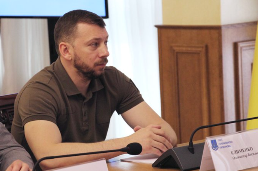 Ucraina anchetează cu privire la contracte de achiziţie de armament, anunţă şeful parchetului specializat în cazuri de corupţie SAP, Oleksandr Klimenko. Este vorba despre mai multe contracte, unele în valoare de până la 100 de milioane de euro
