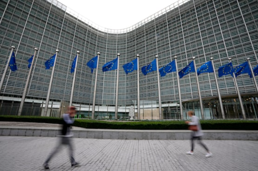Uniunea Europeană adoptă al 12-lea pachet de sancţiuni impuse Rusiei, după ce Austria şi-a ridicat o rezervă. Alte 29 de entităţi pe lista entităţilor acuzate de susţinerea efortului de război. Sancţiunile privind petrolul consolidate şi extinse la GPL, butan şi propan