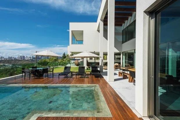 Cum sa iti intretii piscina in cativa pasi simplii