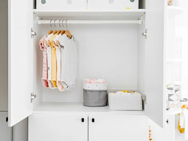 Dulapurile suspendate în amenajarea dormitorului copiilor