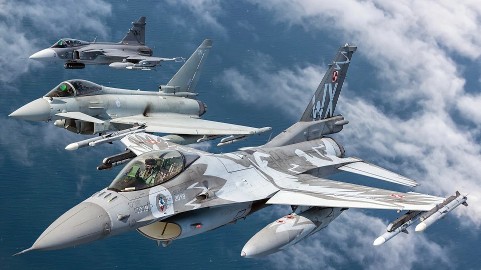 Britanicii trimit avioane de vânătoare Typhoon, în noua misiune „Eastern Sentry” menită să întărească flancul NATO unde au pătruns dronele rusești