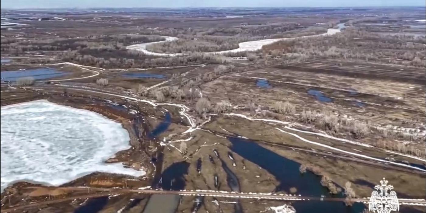 Rafinăria de petrol Orsk din Rusia şi-a suspendat operaţiunile duminică, după ruperea unui baraj din regiune, din cauza inundaţiilor