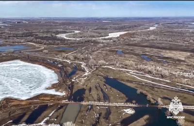 Rafinăria de petrol Orsk din Rusia şi-a suspendat operaţiunile duminică, după ruperea unui baraj din regiune, din cauza inundaţiilor