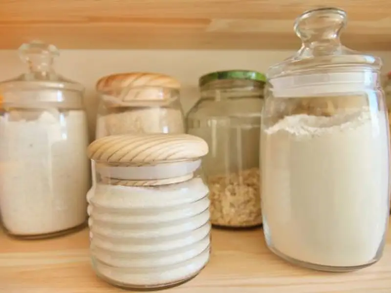 Top 6 soluții de depozitare corespunzătoare a făinii