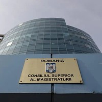 Ilie Bolojan, comparat cu un „măcelar care intră în sala de operație” de către un judecător din CSM, după anunțul privind pensiile magistraților