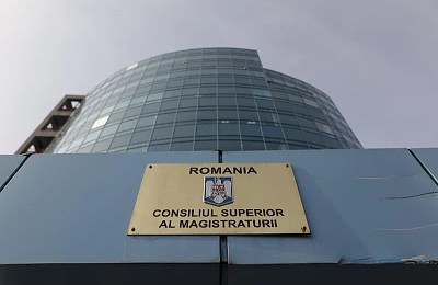 Ilie Bolojan, comparat cu un „măcelar care intră în sala de operație” de către un judecător din CSM, după anunțul privind pensiile magistraților