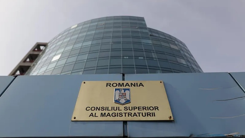 Ilie Bolojan, comparat cu un „măcelar care intră în sala de operație” de către un judecător din CSM, după anunțul privind pensiile magistraților