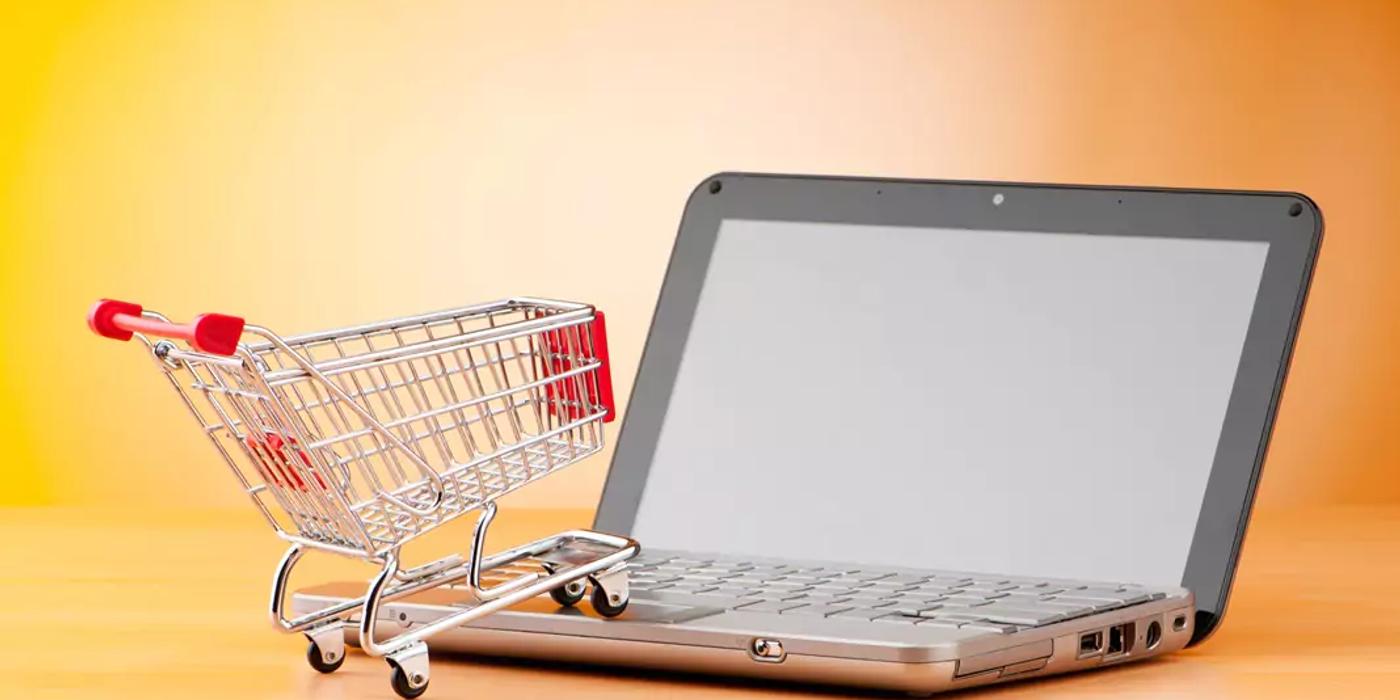 8 din 10 români sunt mai atenți la preț în acest an când fac cumpărături online