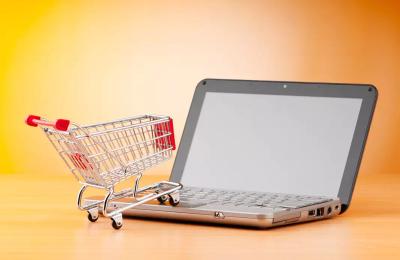 8 din 10 români sunt mai atenți la preț în acest an când fac cumpărături online