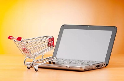 8 din 10 români sunt mai atenți la preț în acest an când fac cumpărături online