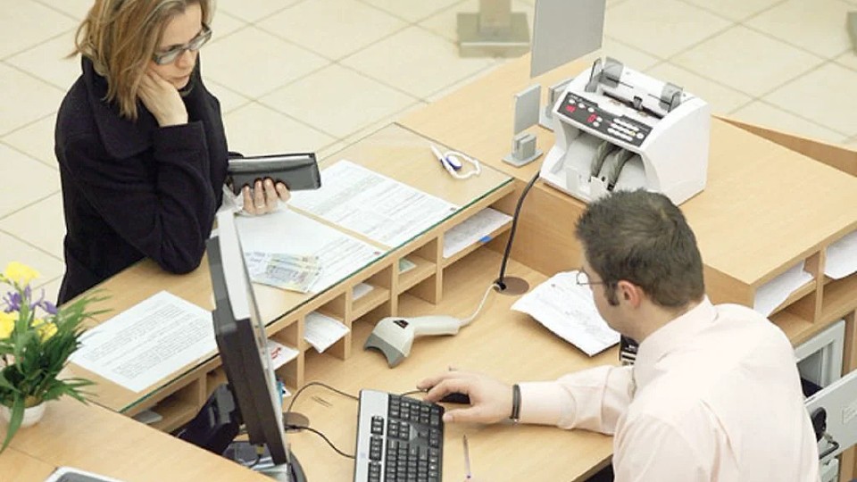 Niciun român nu va fi iertat de noua taxă. Băncile vor avea rolul de colector