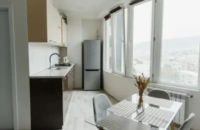 Maximizing Space in a Small Kitchen with Furniture