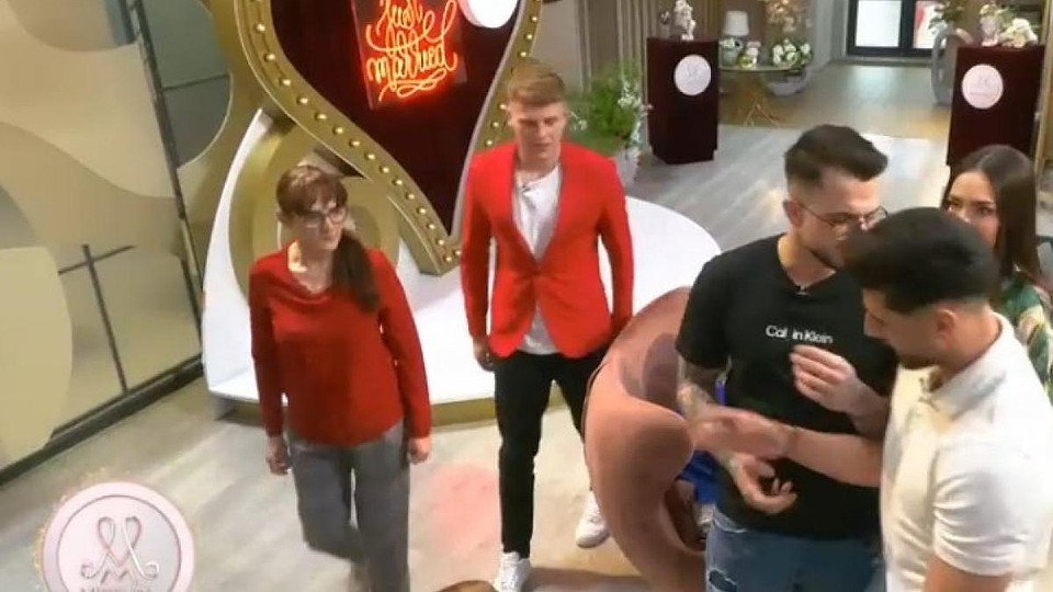 Scandalul dintre Adrian și Teo a continuat și în pauză. Iubitul Emmei a izbucnit în lacrimi în live