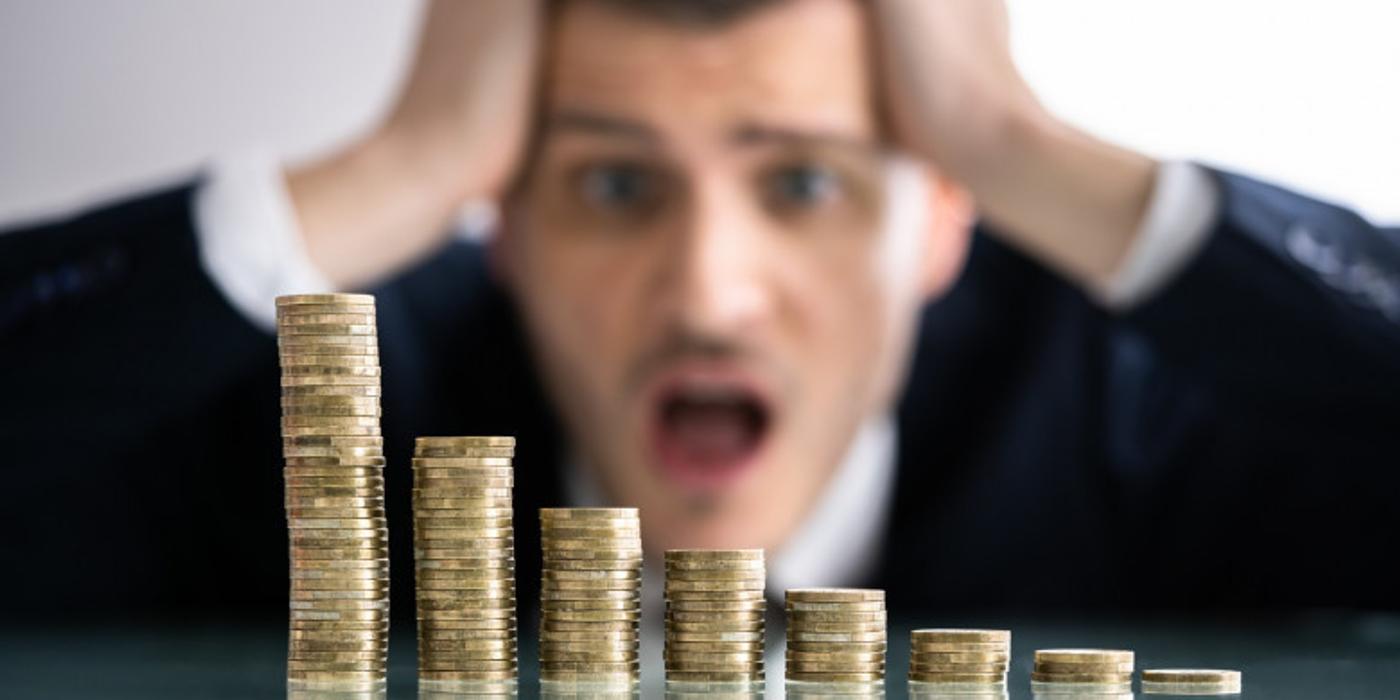 Românii sunt bombardați de scumpiri în prima zi a anului 2023: carburanți, credite, RCA