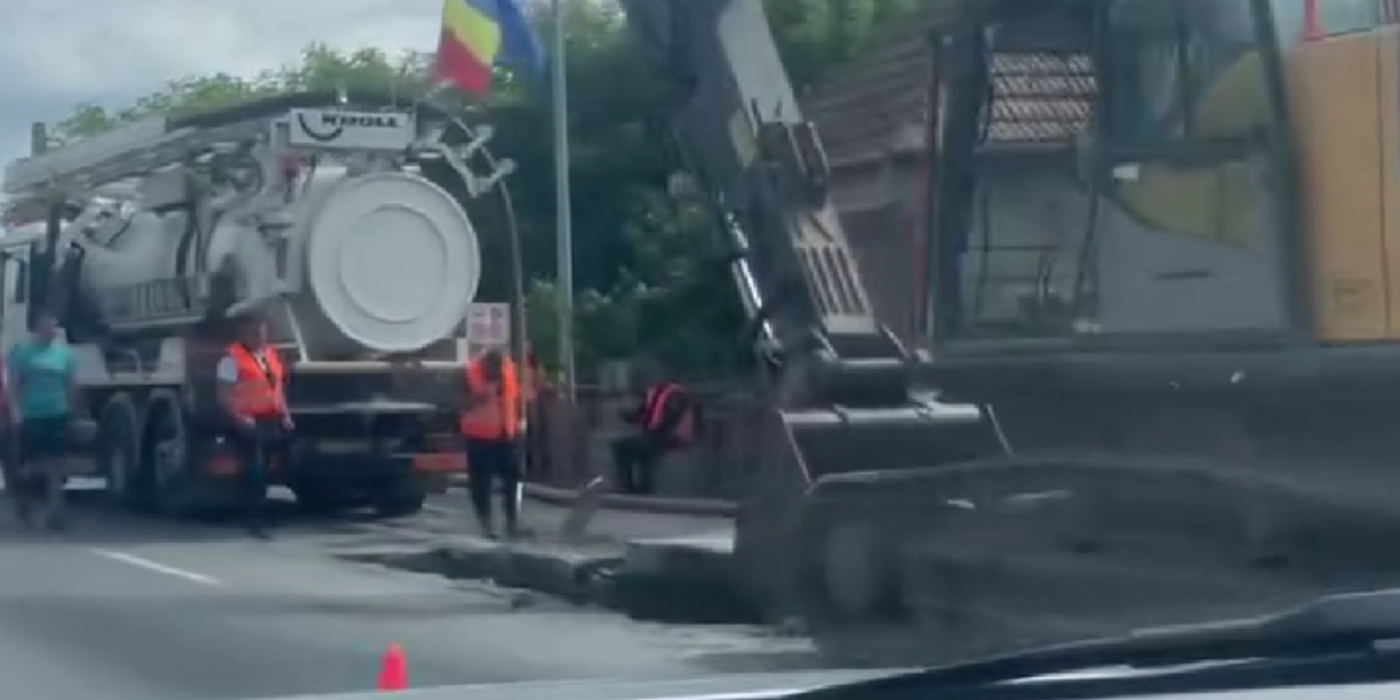 Atenție! Se circulă cu dificultate în Florești din cauza unei avarii la canalizare