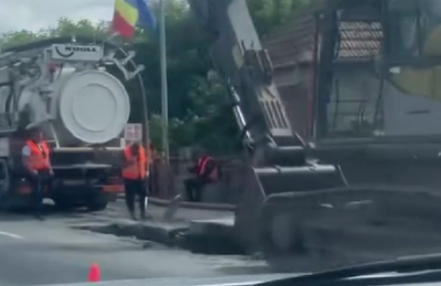 Atenție! Se circulă cu dificultate în Florești din cauza unei avarii la canalizare