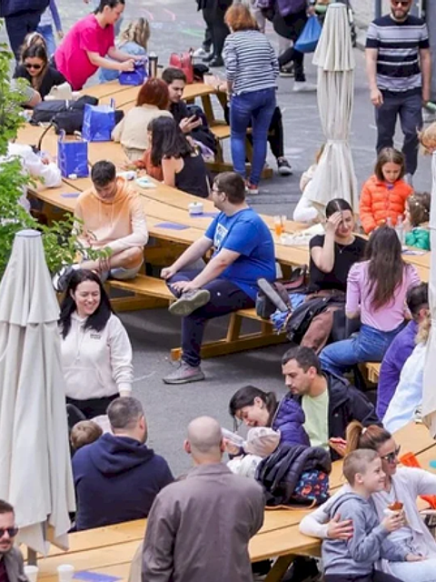 „Masa nesfârșită” revine în centrul Bucureștiului de Ziua Bucureștiului: Concert gratuit cu Taraful de la Vărbilău
