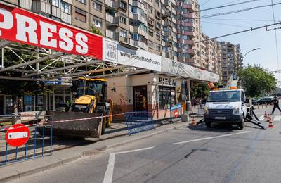 Primăria Cluj-Napoca a început demolarea stației de autobuz din Piața Mărăști