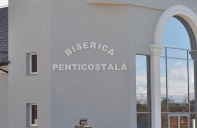 Trei tineri au fost reținuți de autorități după ce au sustras mai multe bunuri dintr-o biserică penticostală din Transilvania