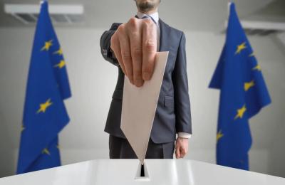 Comasarea alegerilor, subiect arzător în coaliție. Ciolacu și Ciucă negociază față în față