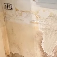 De ce mucegaiul și umiditatea revin iarna în baie, chiar și după ce ai „rezolvat” igrasia