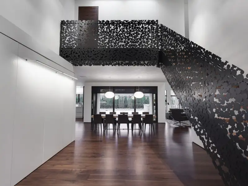 Scara dantelata din fier pentru un design interior contemporan