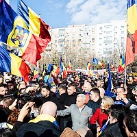 Cum au fost jurnaliștii atacați cu violență de bodyguarzii lui Călin Georgescu