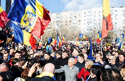 Cum au fost jurnaliștii atacați cu violență de bodyguarzii lui Călin Georgescu