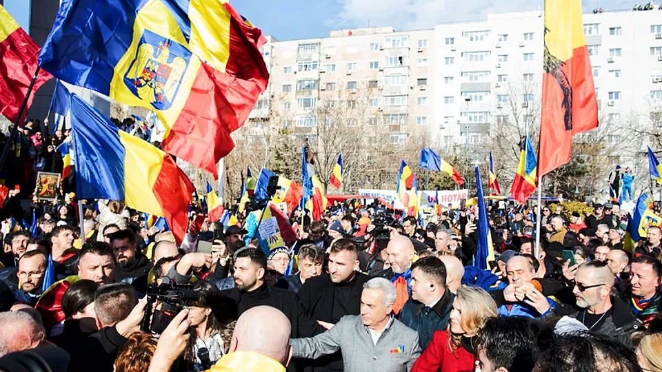Cum au fost jurnaliștii atacați cu violență de bodyguarzii lui Călin Georgescu