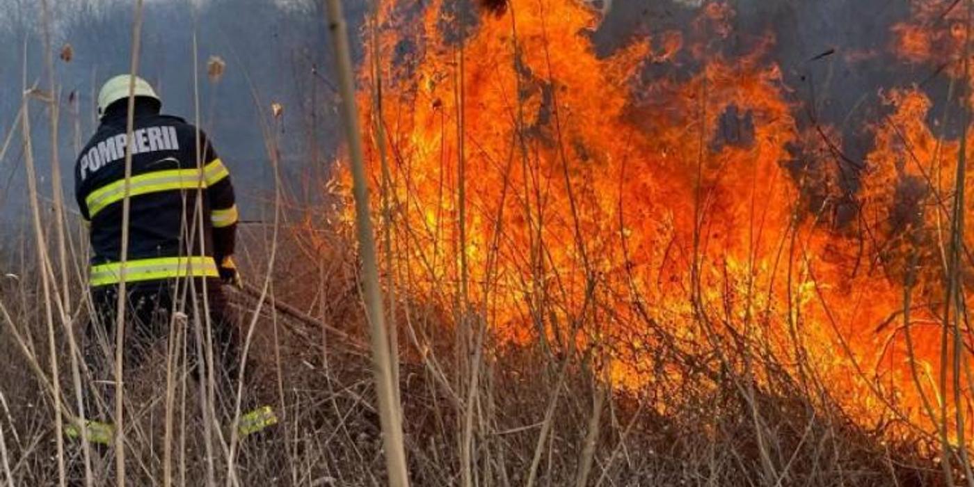 Un bărbat de 70 de ani din județul Cluj și-a pierdut viața într-un incendiu de vegetație